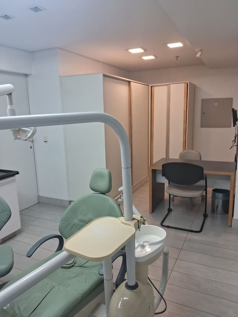 Consultório equipado